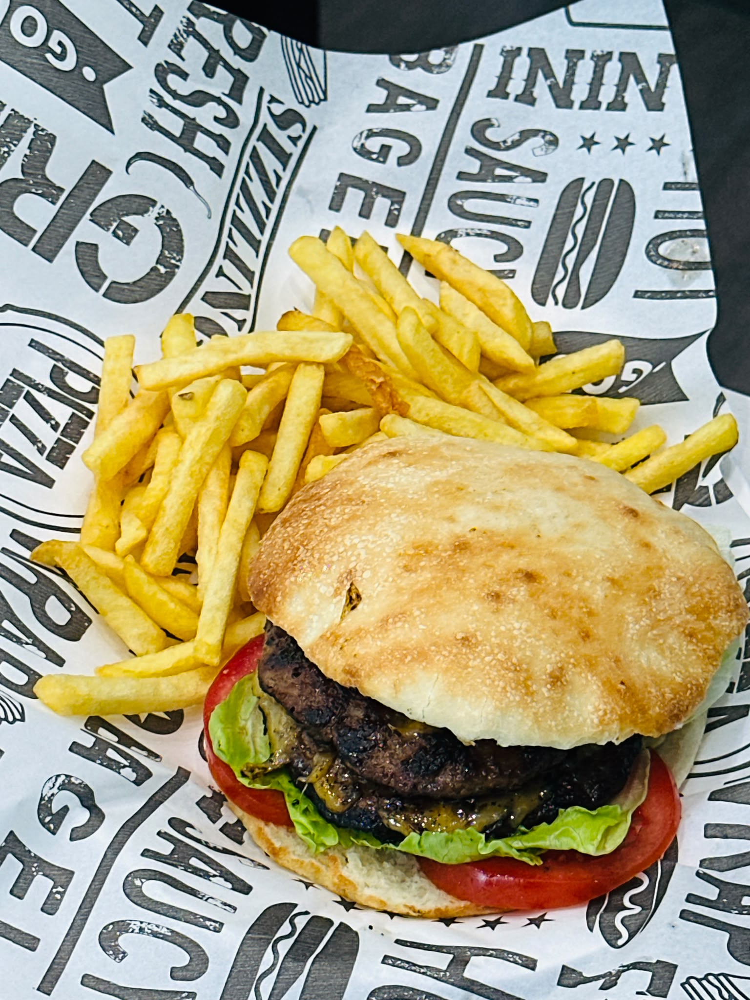 burger with chips